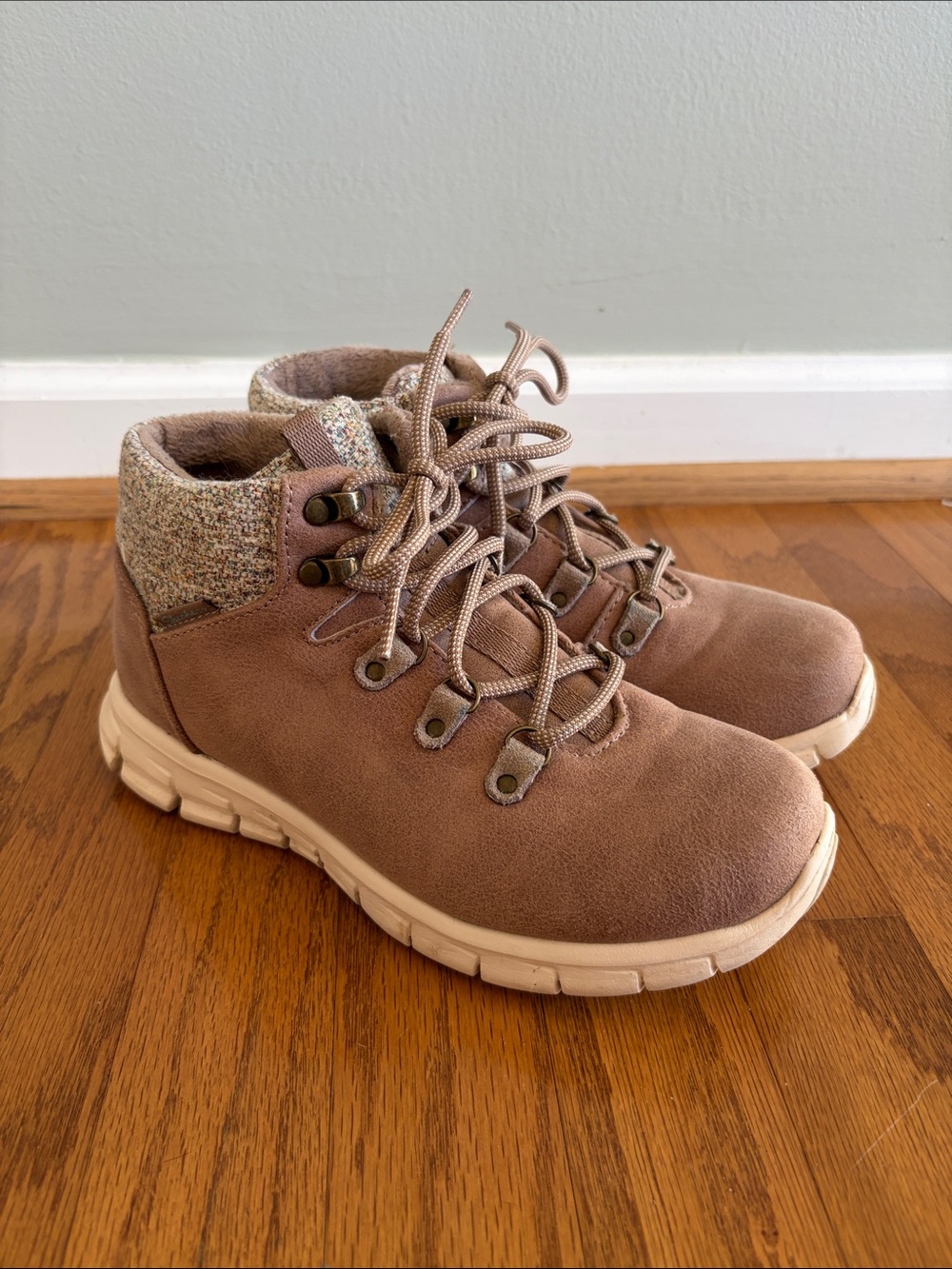 Sketchers Neutral Tan Lace-Up Winter Boot Sneakers